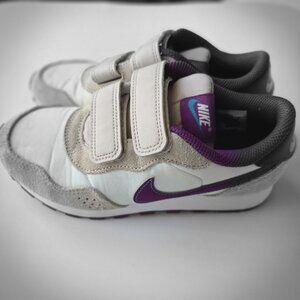 Nike MD Valiant Kids' Sneakers Purple and White Velcro | Size 1Y